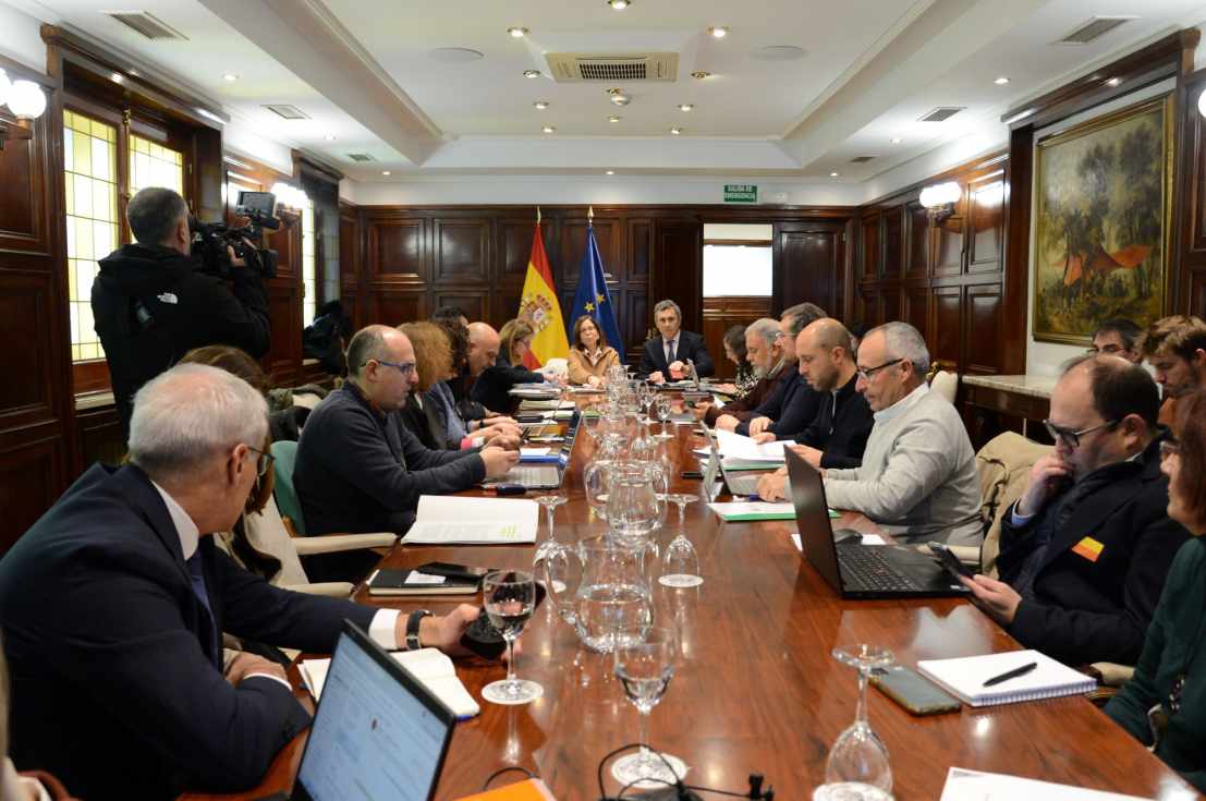 Reuni&oacute;n ministerial con representantes del sector vitivin&iacute;cola.