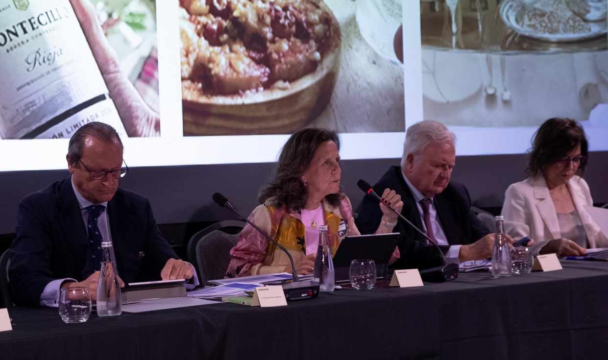 Sof&iacute;a Osborne se dirige a la Junta General de Accionistas.
