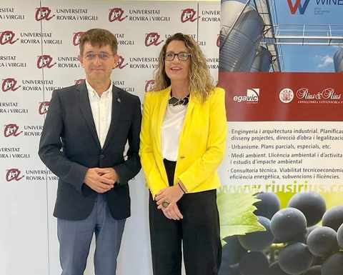 Josep Pallarès, rector de la URV; y Sara Rius, CEO de la Consultoría Vitivinícola Rius & Rius. Josep Pallarès, rector de la URV; y Sara Rius, CEO de la Consultoría Vitivinícola Rius & Rius.