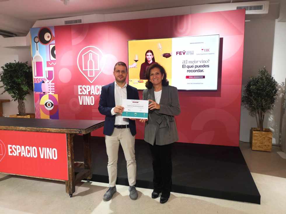 El director de Comunicaci&oacute;n de la FEV y vicepresidente de Wine in Moderation,&nbsp;Eduardo de Diego, y la presidenta de la Uni&oacute;n Espa&ntilde;ola de Catadores,&nbsp;Marina Garc&iacute;a.
